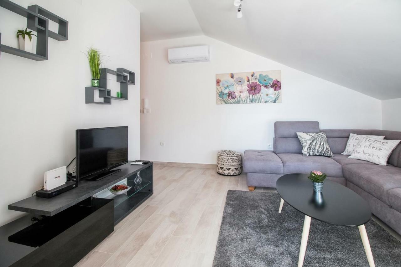 Apartment Hera With Balcony And Free Parking Zadar Eksteriør bilde